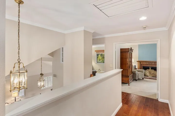 Upstairs Landing/Walkway