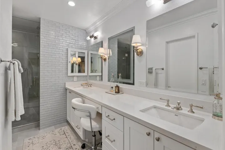 Primary En-suite Bath