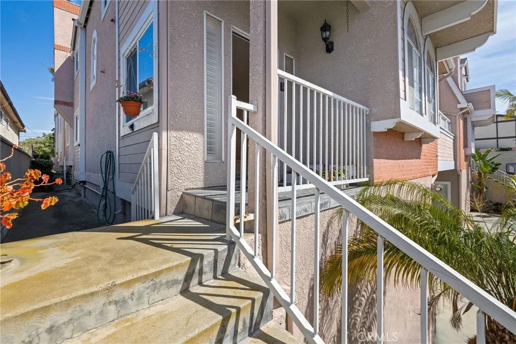 619 N Guadalupe 4, Redondo Beach, California 90277 home-pic-1