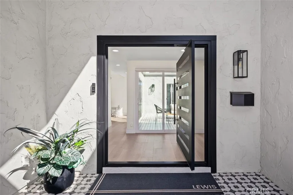 16342 Gentry, Huntington Beach, California 92647 home-pic-4