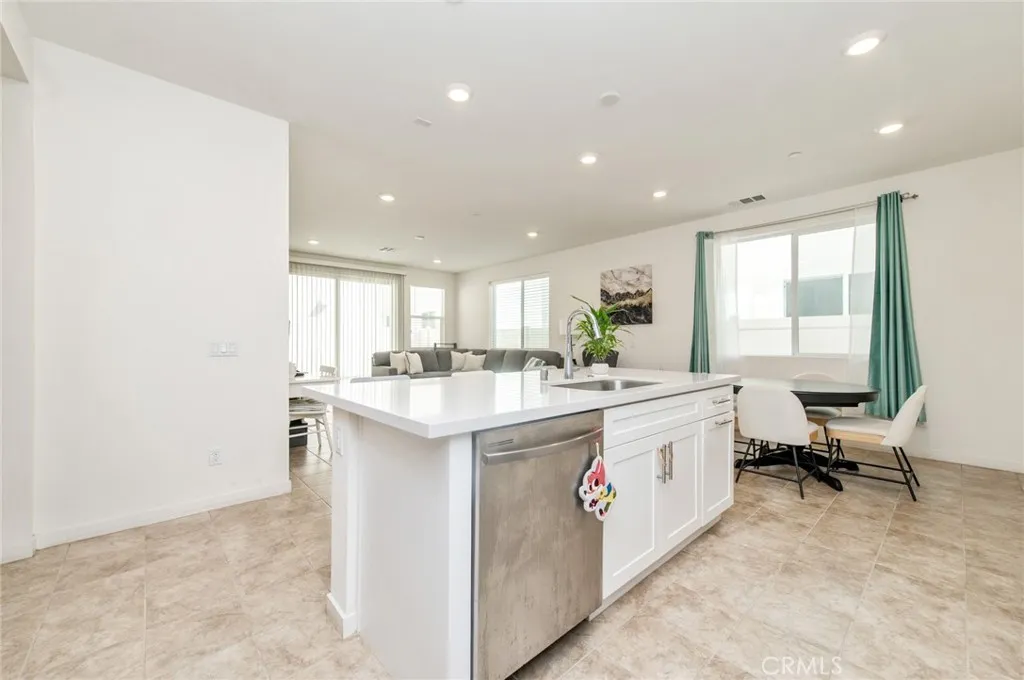 3675 S Nexa Paseo, Ontario, California 91761 home-pic-5