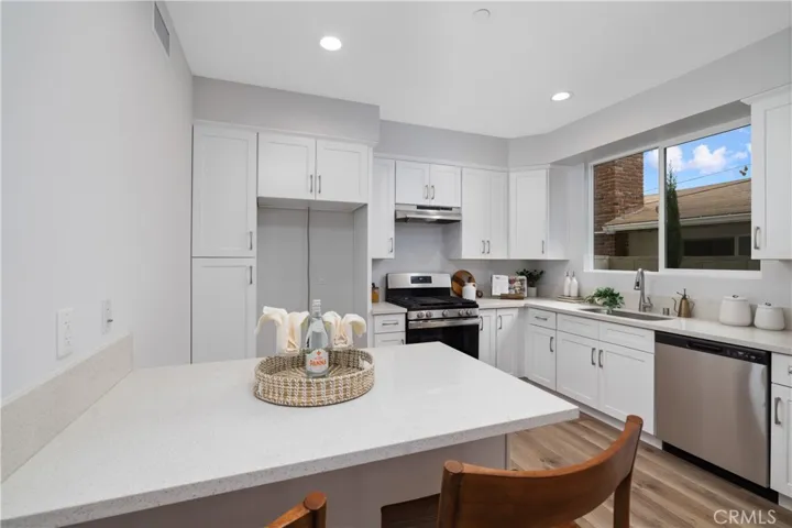 11237 Gladhill Road 4, Whittier, California 90604