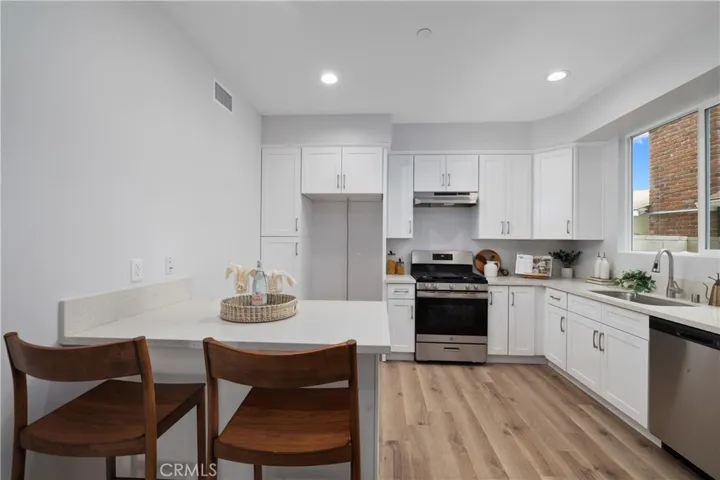 11237 Gladhill Road 4, Whittier, California 90604