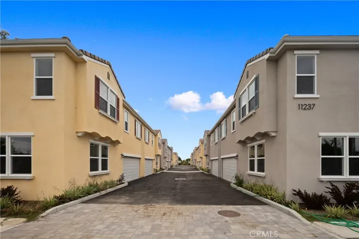 11237 Gladhill Road 4, Whittier, California 90604