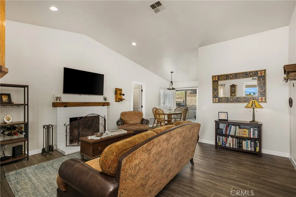 1116 W Craig, Rialto, California 92377 home-pic-2