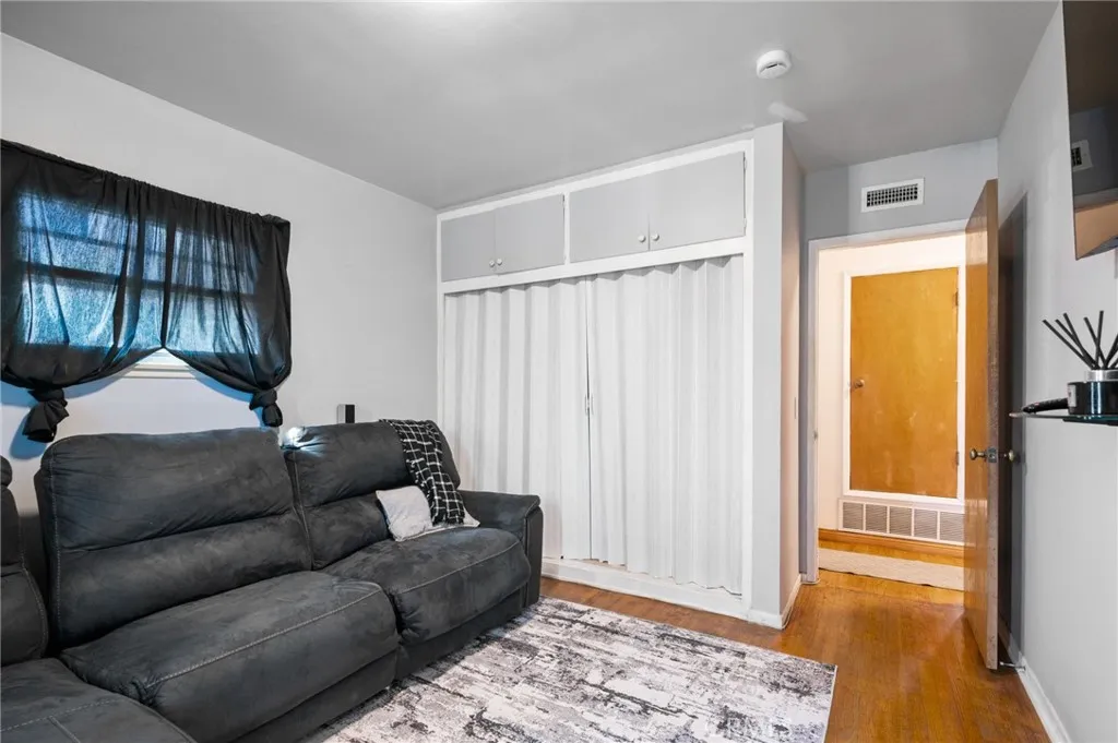 10725 S 8th Avenue, Inglewood, California 90303 home-pic-21