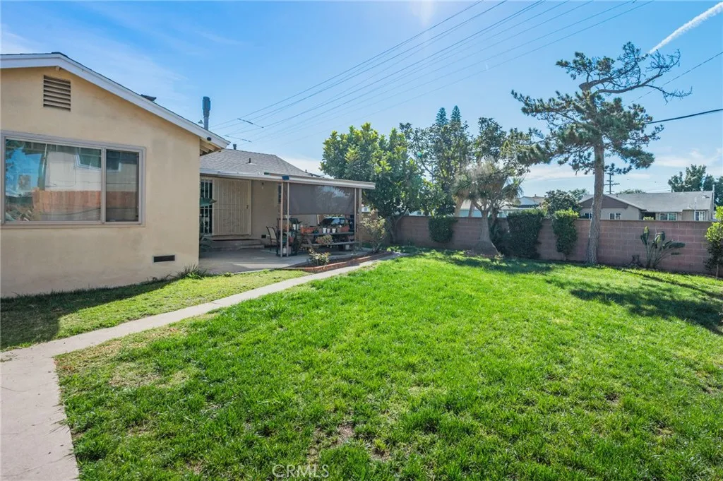 10725 S 8th Avenue, Inglewood, California 90303 home-pic-37