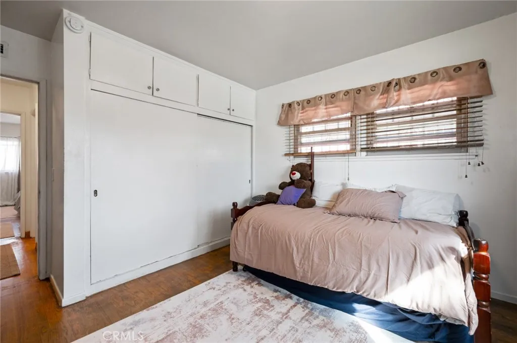 10725 S 8th Avenue, Inglewood, California 90303 home-pic-24