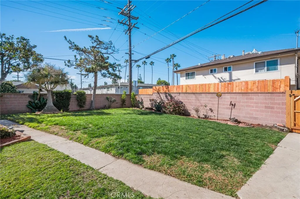 10725 S 8th Avenue, Inglewood, California 90303 home-pic-32