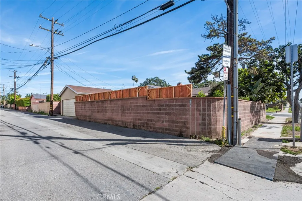 10725 S 8th Avenue, Inglewood, California 90303 home-pic-41