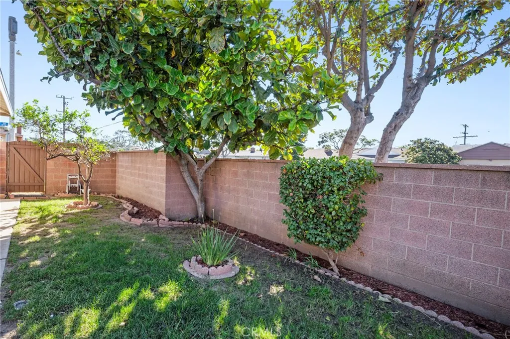 10725 S 8th Avenue, Inglewood, California 90303 home-pic-38