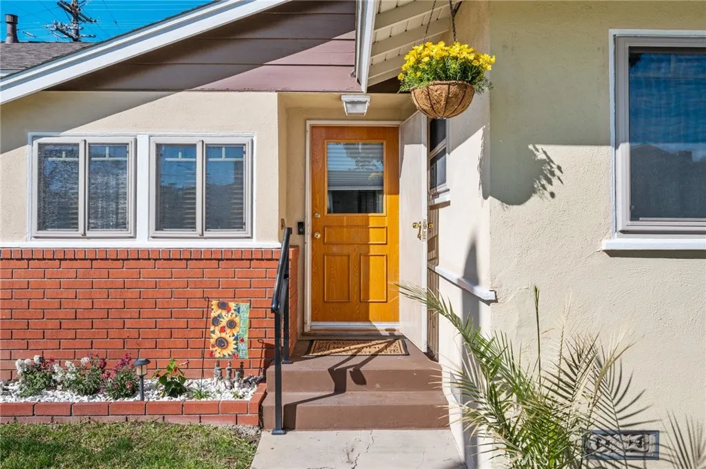 10725 S 8th Avenue, Inglewood, California 90303 home-pic-2