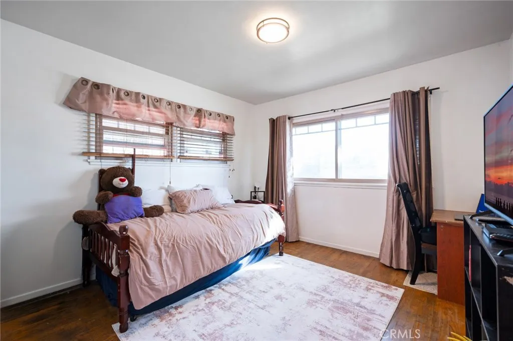 10725 S 8th Avenue, Inglewood, California 90303 home-pic-23