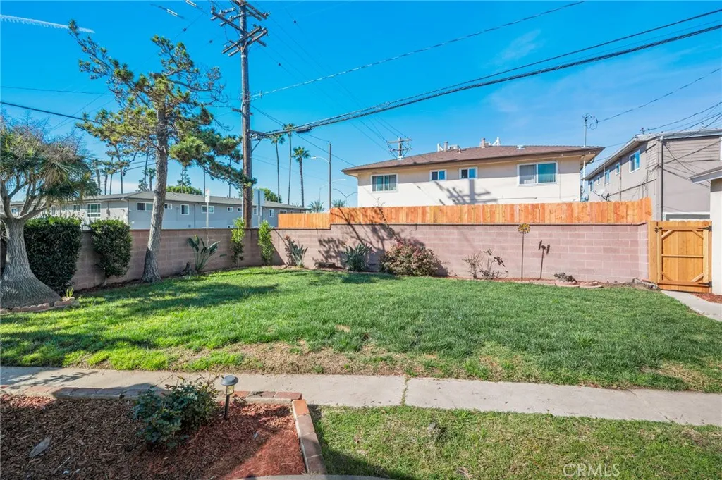 10725 S 8th Avenue, Inglewood, California 90303 home-pic-30