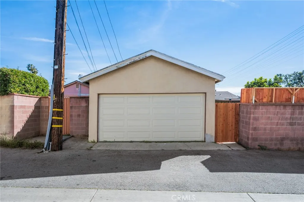 10725 S 8th Avenue, Inglewood, California 90303 home-pic-39