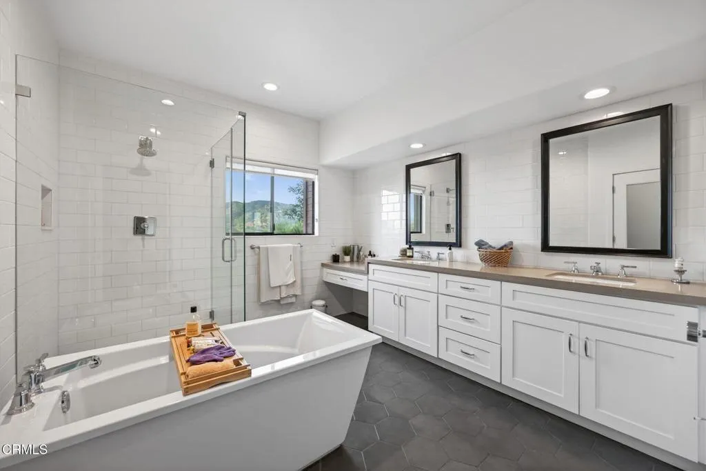 838 Crestview Court, Santa Paula, California 93060 home-pic-37