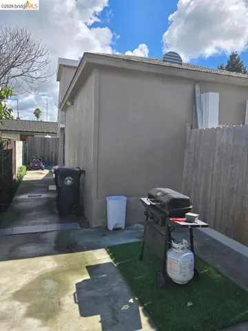 View of home's exterior