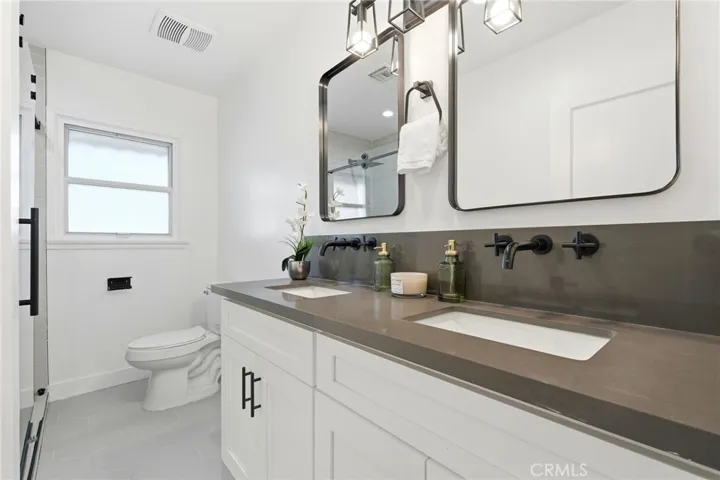 2140 N Rose Street, Burbank, California 91505
