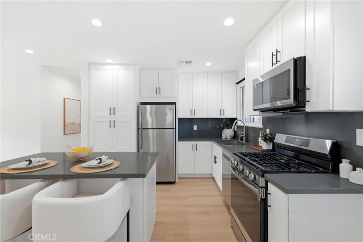 2140 N Rose Street, Burbank, California 91505