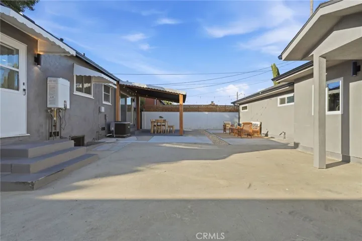 2140 N Rose Street, Burbank, California 91505