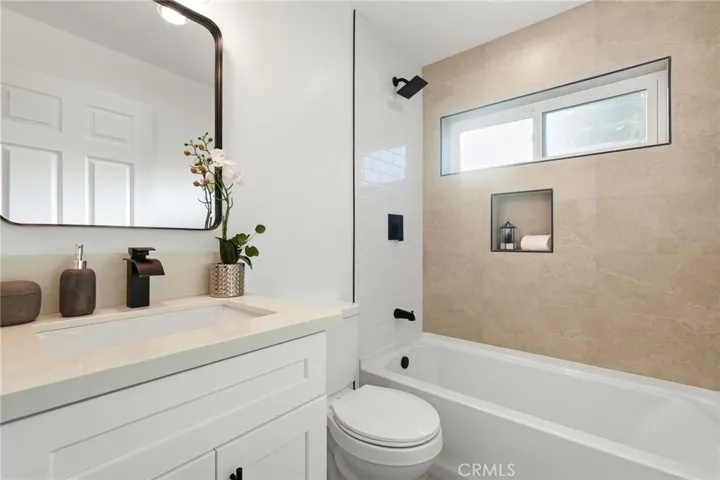 2140 N Rose Street, Burbank, California 91505