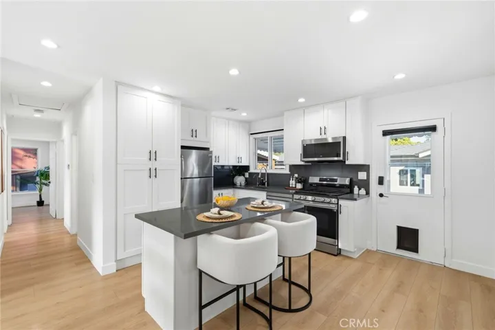 2140 N Rose Street, Burbank, California 91505