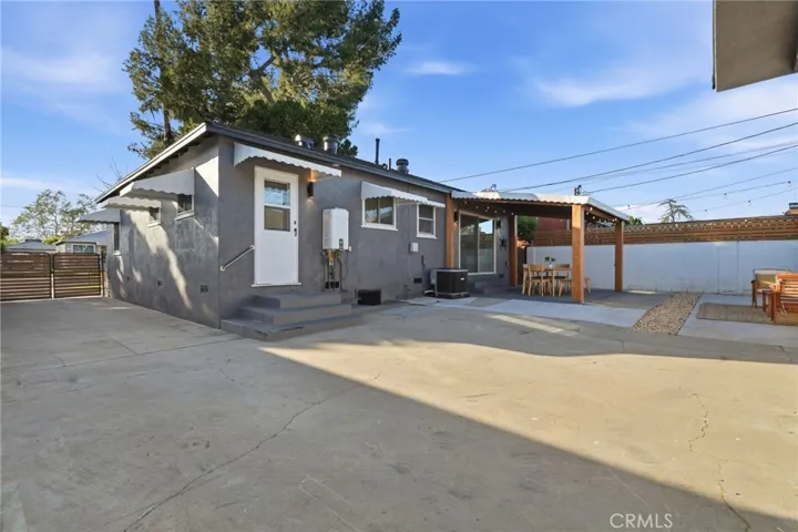 2140 N Rose Street, Burbank, California 91505