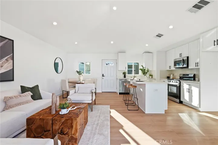 2140 N Rose Street, Burbank, California 91505