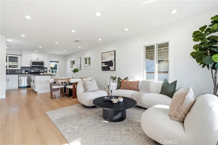 2140 N Rose Street, Burbank, California 91505