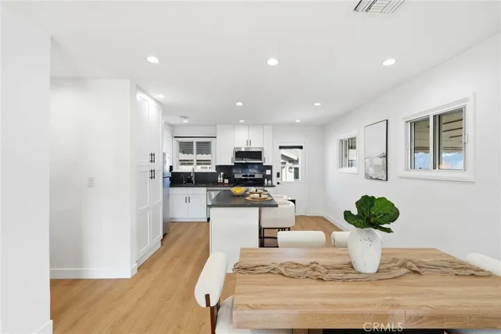 2140 N Rose Street, Burbank, California 91505