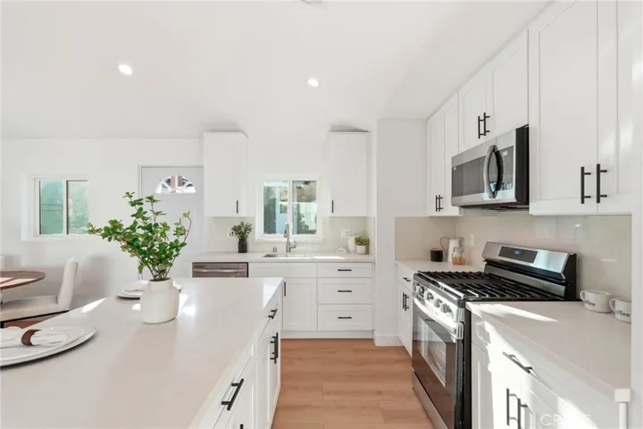 2140 N Rose Street, Burbank, California 91505