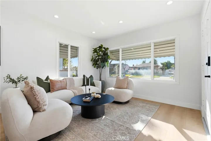 2140 N Rose Street, Burbank, California 91505