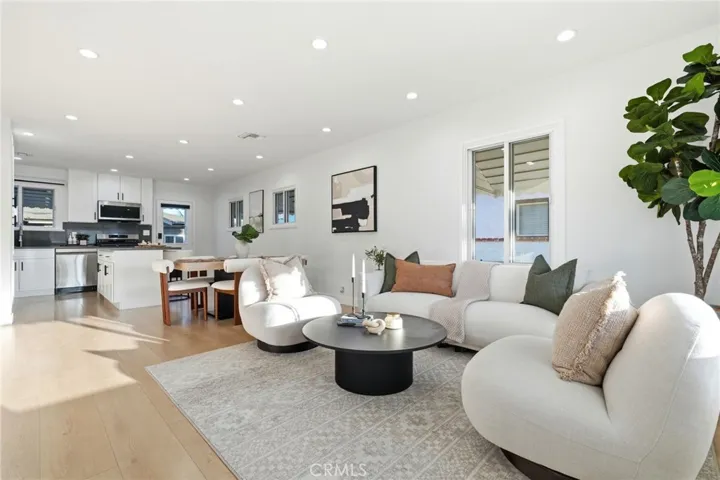 2140 N Rose Street, Burbank, California 91505