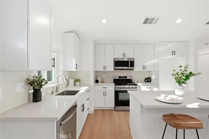 2140 N Rose Street, Burbank, California 91505