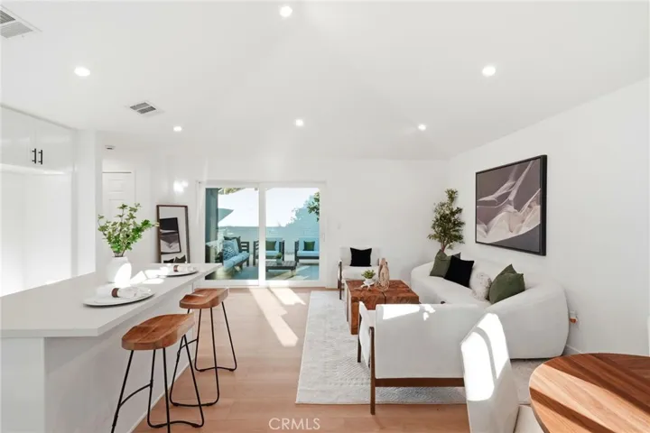 2140 N Rose Street, Burbank, California 91505