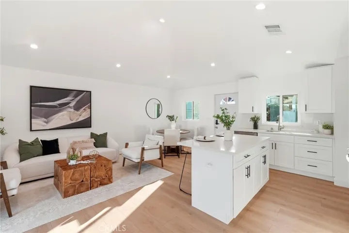 2140 N Rose Street, Burbank, California 91505