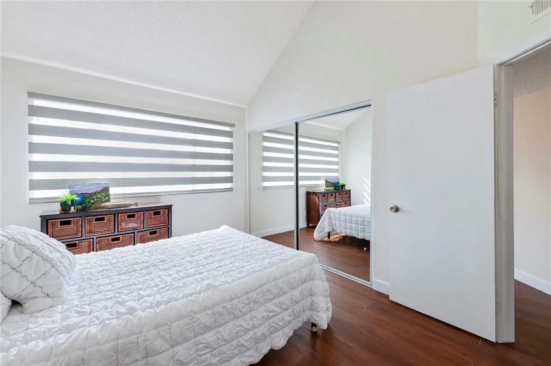 16331 Cornuta Avenue E, Bellflower, California 90706 home-pic-26