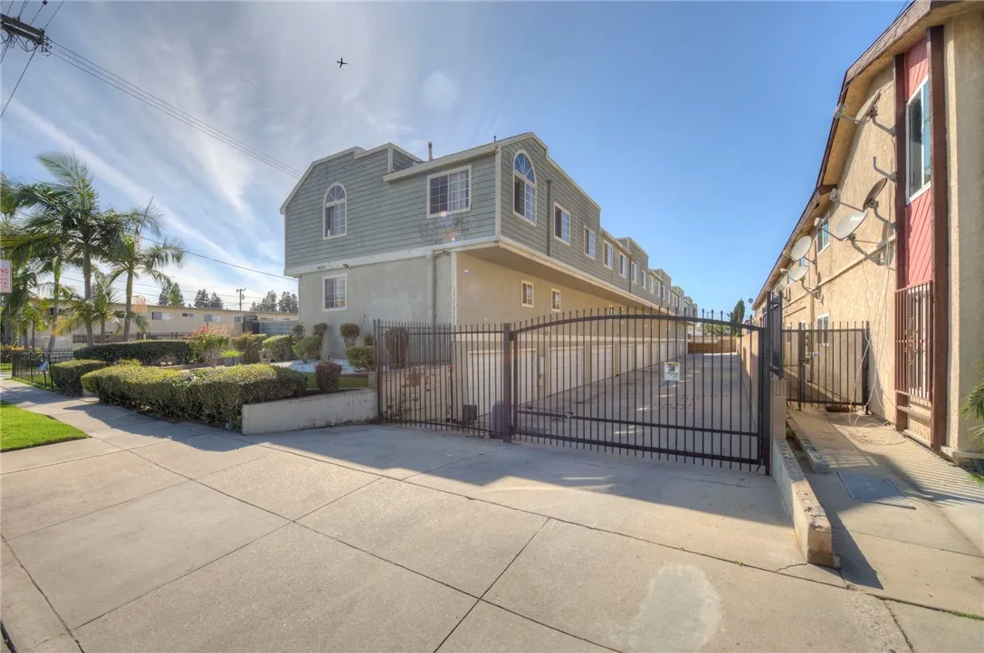 16331 Cornuta Avenue E, Bellflower, California 90706 home-pic-35
