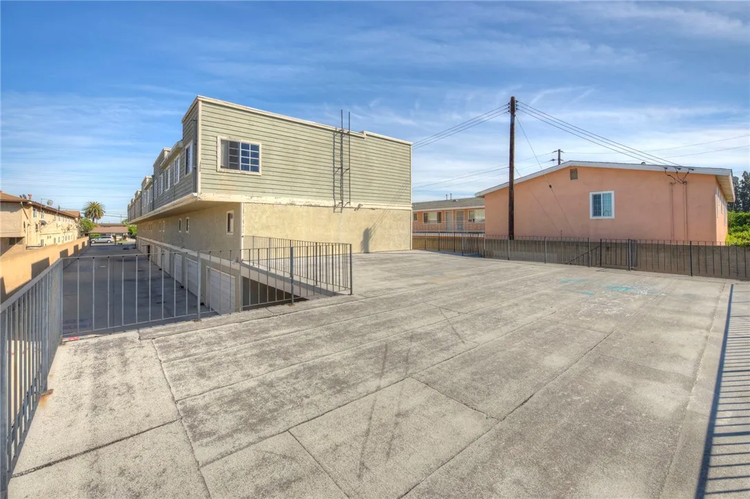16331 Cornuta Avenue E, Bellflower, California 90706 home-pic-33