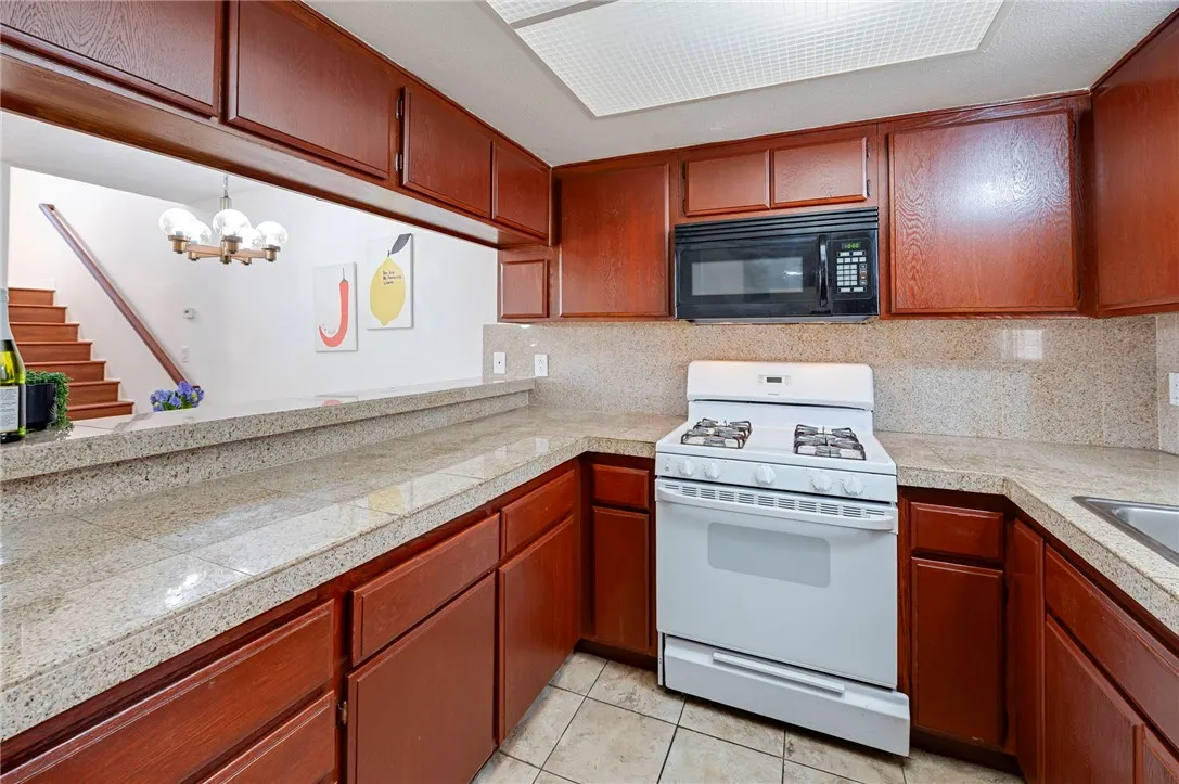 16331 Cornuta Avenue E, Bellflower, California 90706 home-pic-10