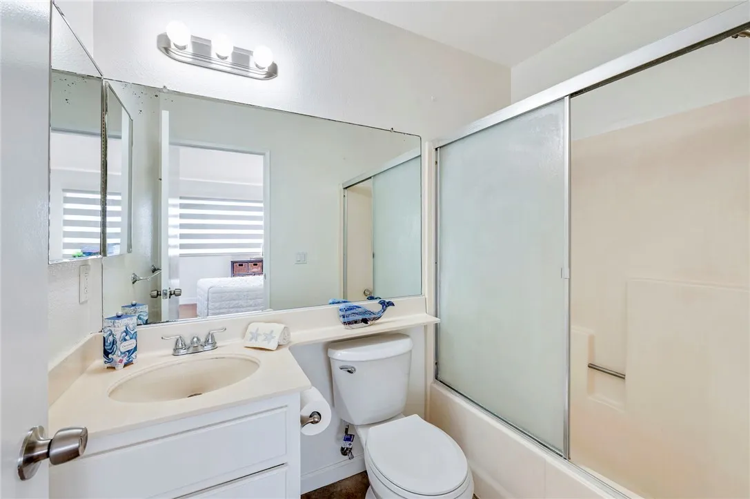 16331 Cornuta Avenue E, Bellflower, California 90706 home-pic-27