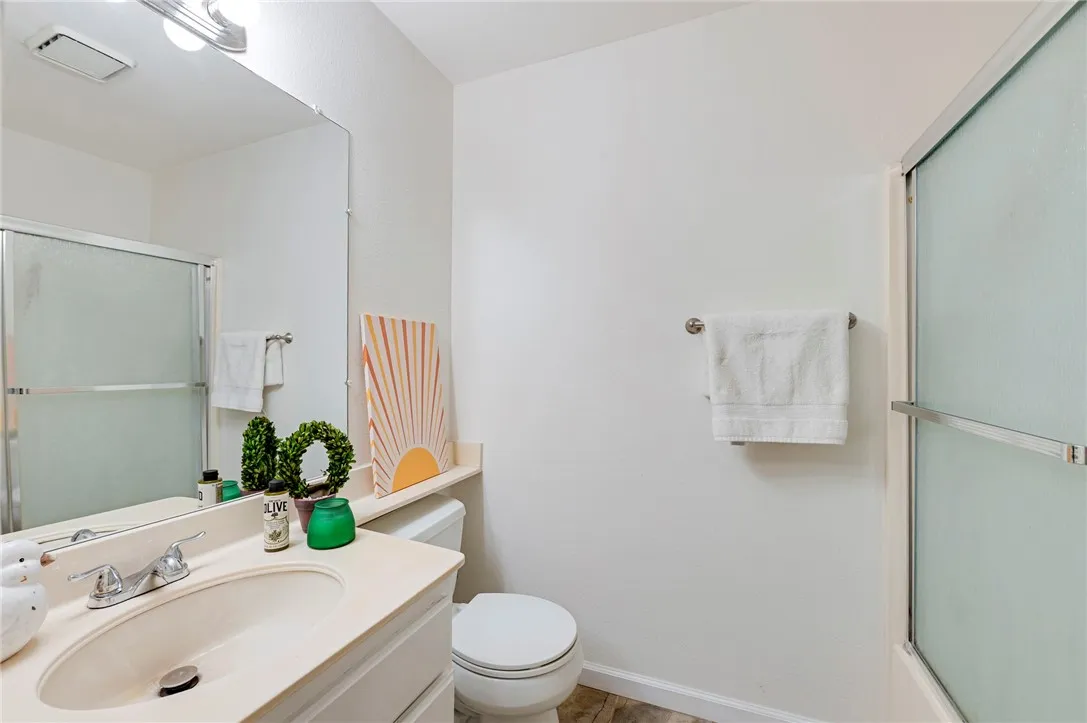 16331 Cornuta Avenue E, Bellflower, California 90706 home-pic-22