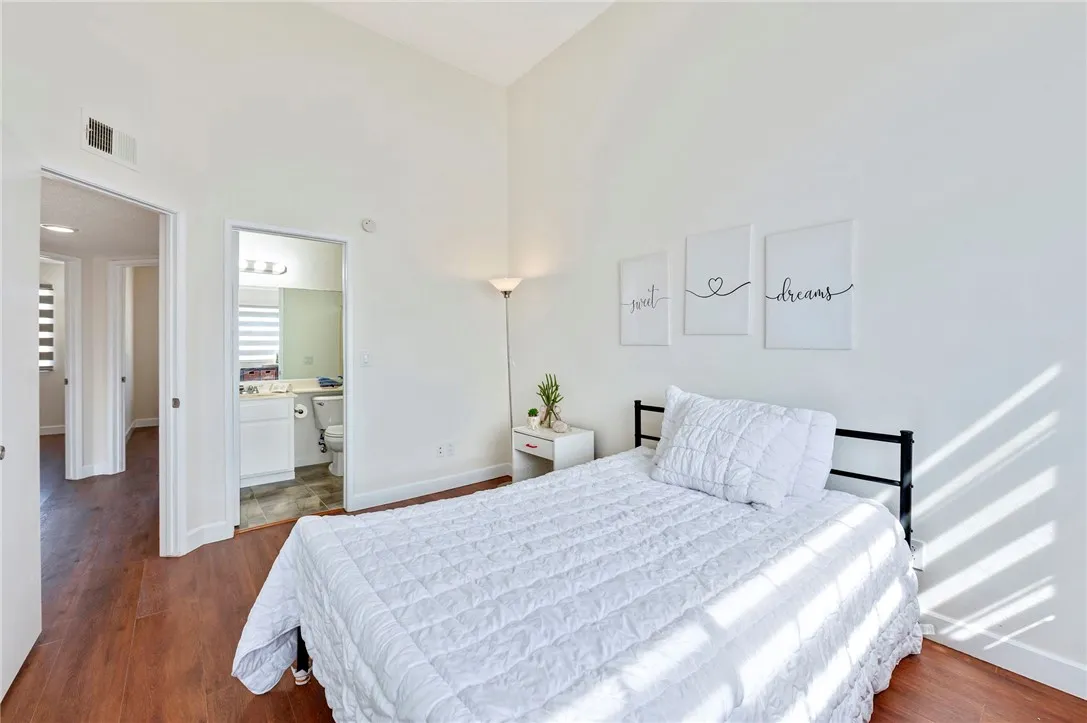 16331 Cornuta Avenue E, Bellflower, California 90706 home-pic-25