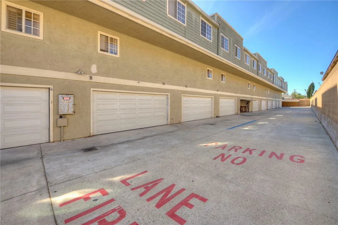 16331 Cornuta Avenue E, Bellflower, California 90706 home-pic-30
