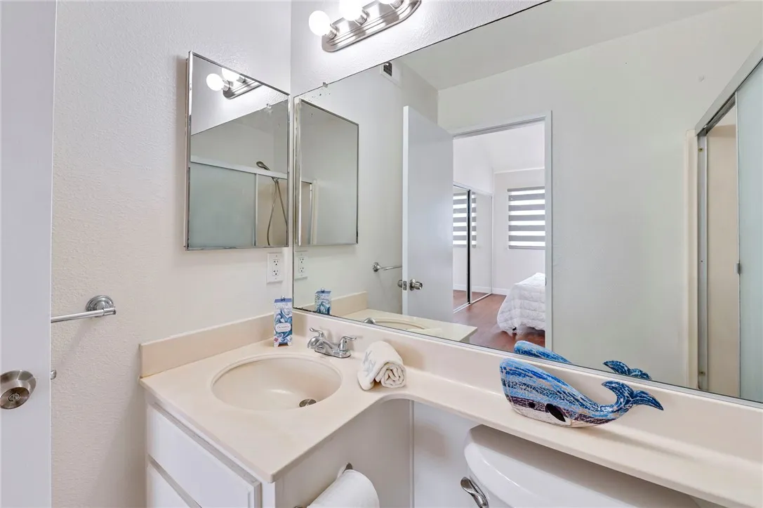 16331 Cornuta Avenue E, Bellflower, California 90706 home-pic-28