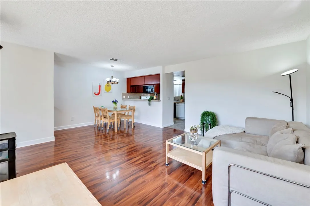 16331 Cornuta Avenue E, Bellflower, California 90706 home-pic-5