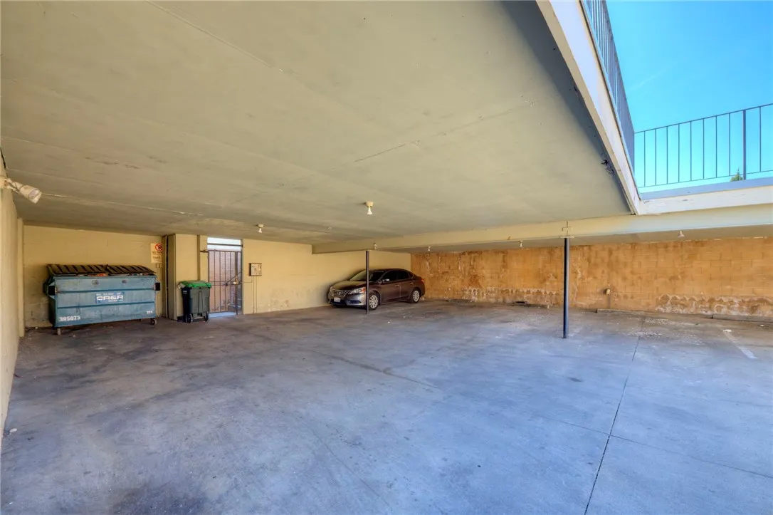 16331 Cornuta Avenue E, Bellflower, California 90706 home-pic-31