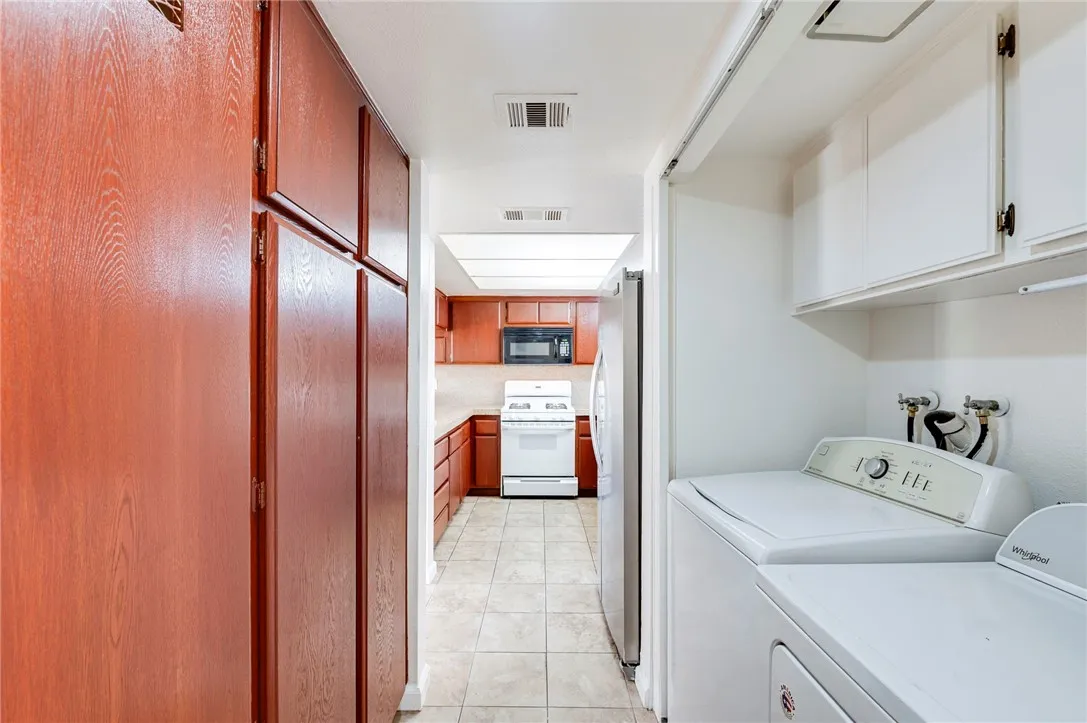 16331 Cornuta Avenue E, Bellflower, California 90706 home-pic-14