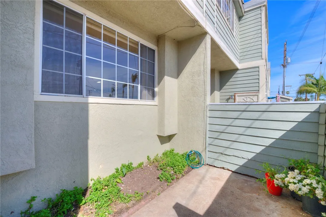 16331 Cornuta Avenue E, Bellflower, California 90706 home-pic-34