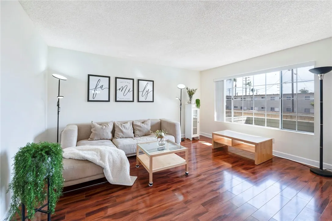 16331 Cornuta Avenue E, Bellflower, California 90706 home-pic-6